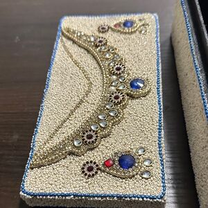 Elegant Beaded Brooch Gift / Jewellery Box with Blue and Gold Accents.